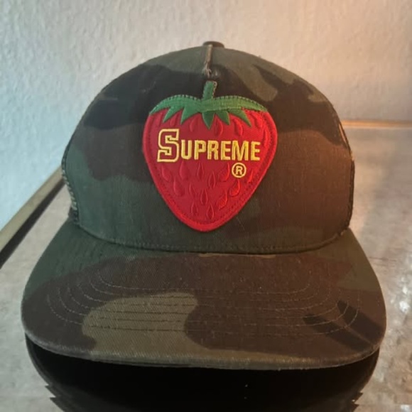 SUPREME - Strawberry Mesh Back Camo Trucker Hat - Picture 1 of 3